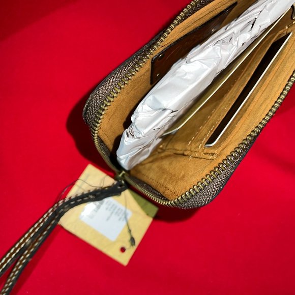 Authentic NWT (Italy)